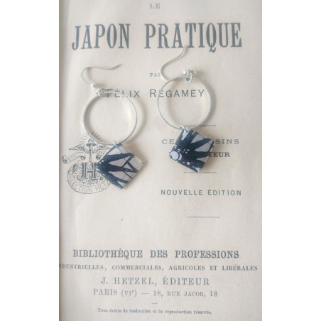 Boucles d'oreilles d'inspiration japonaise graphique et moderne fait-main