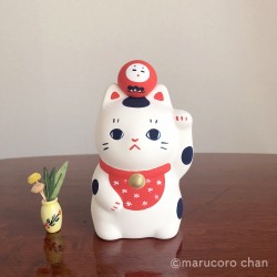 Manekineko Buchi riding a...