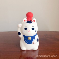 Artisanat japonais de Marucoro chan en potery d'un manekineko petit chat porte bonheur.