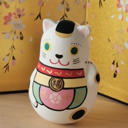 Manekineko poupée japonaise spécialement habillé pour fêter hanami artisanat japonais